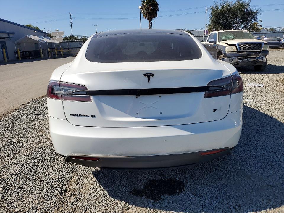 60815756 :رقم المزاد ، 5YJSA1DP9DFP13098 vin ، 2013 Tesla Model S مزاد بيع