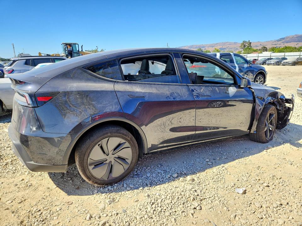 60131106 :رقم المزاد ، 7SAYGDEE4TF580145 vin ، 2026 Tesla Model Y مزاد بيع