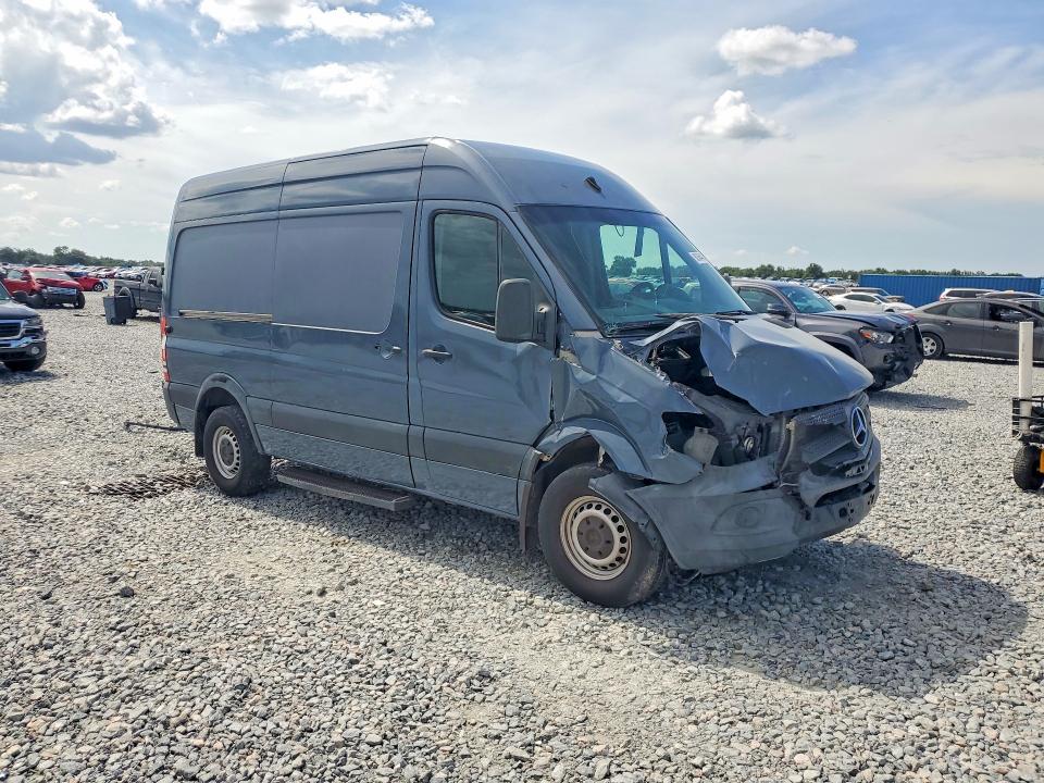 60364426 :رقم المزاد ، WD3PE7CD2JP640804 vin ، 2018 Mercedes-benz Sprinter مزاد بيع
