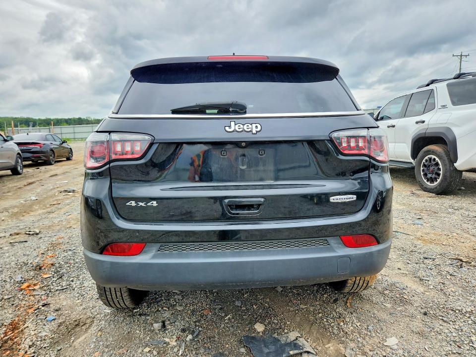 62034376 :رقم المزاد ، 3C4NJDBBXJT161565 vin ، 2018 Jeep Compass مزاد بيع