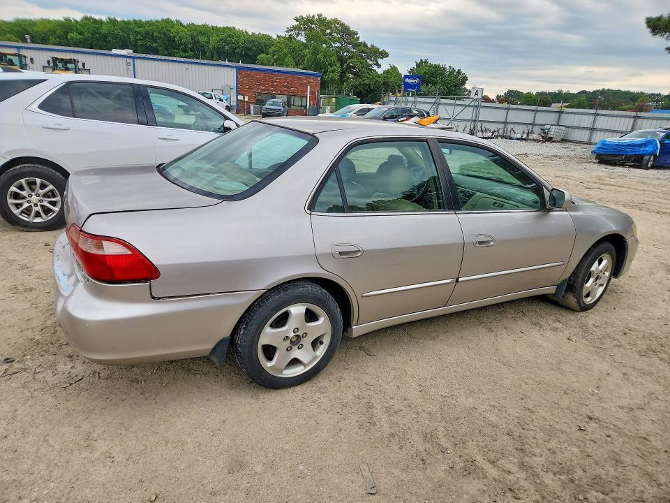 1999 Honda Accord მანქანა იყიდება აუქციონზე, vin: 1HGCG1650XA056706, აუქციონის ნომერი: 60051076