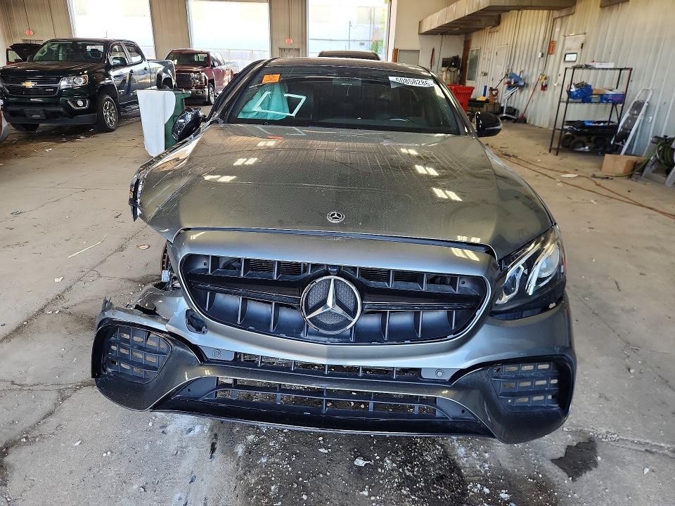 60858286 :رقم المزاد ، WDDZF6EBXJA391761 vin ، 2018 Mercedes-benz E مزاد بيع