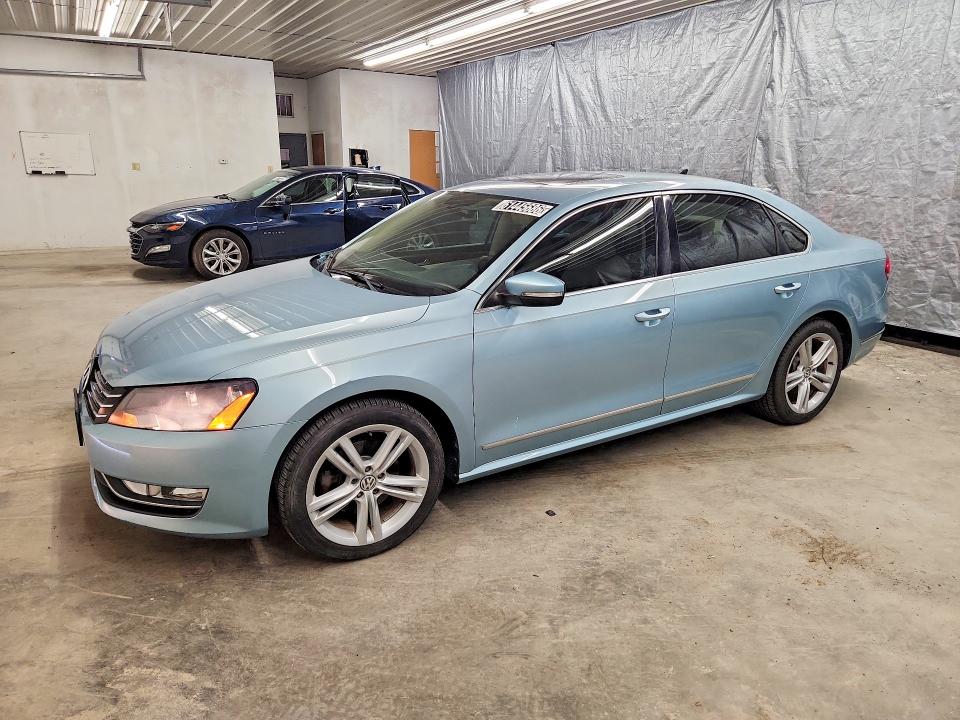 61445686 :رقم المزاد ، 1VWCN7A38DC061839 vin ، 2013 Volkswagen Passat مزاد بيع