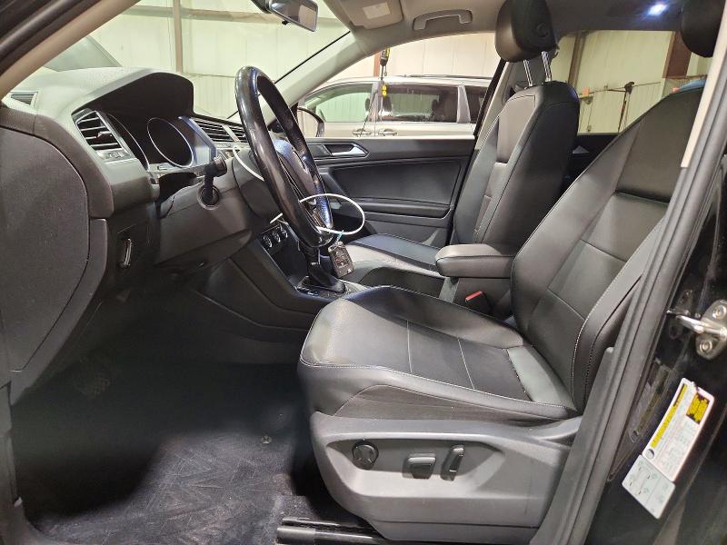 60824786 :رقم المزاد ، 3VV2B7AX2JM050826 vin ، 2018 Volkswagen Tiguan مزاد بيع