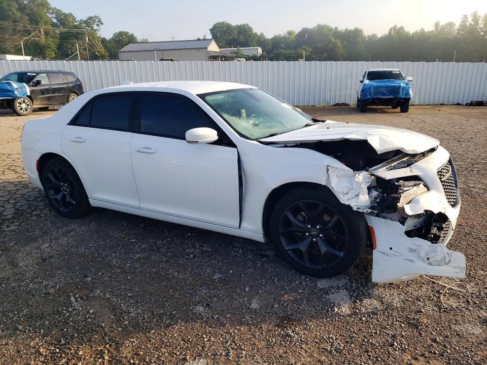 2021 Chrysler 300 მანქანა იყიდება აუქციონზე, vin: 2C3CCABG0MH622477, აუქციონის ნომერი: 61034346