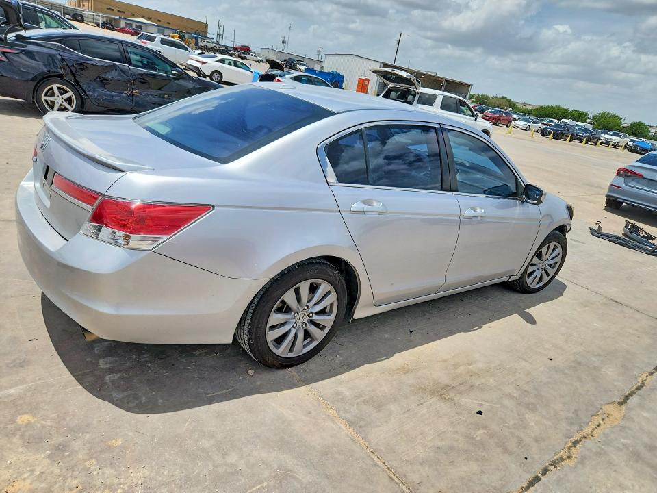 61495126 :رقم المزاد ، 1HGCP2F89BA098638 vin ، 2011 Honda Accord مزاد بيع