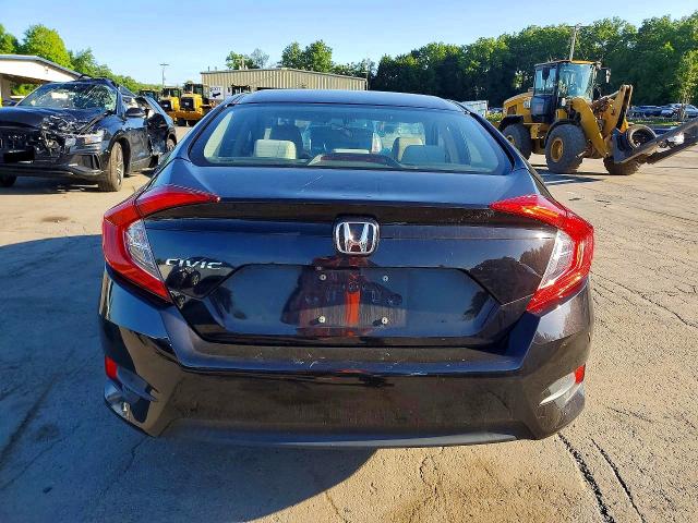 60684846 :رقم المزاد ، 2HGFC2F57JH540928 vin ، 2018 Honda Civic مزاد بيع