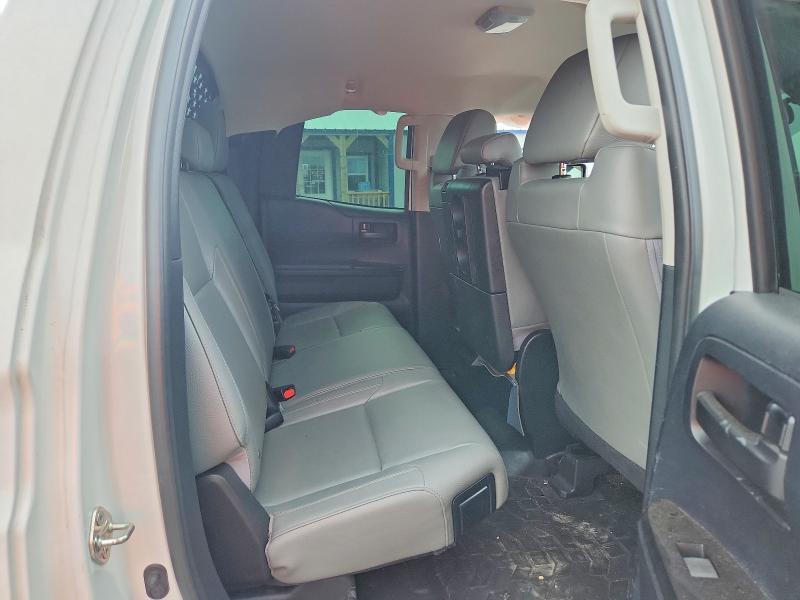 Продаж на аукціоні авто 2018 Toyota Tundra, vin: 5TFCY5F13JX022764, номер лоту: 61127296