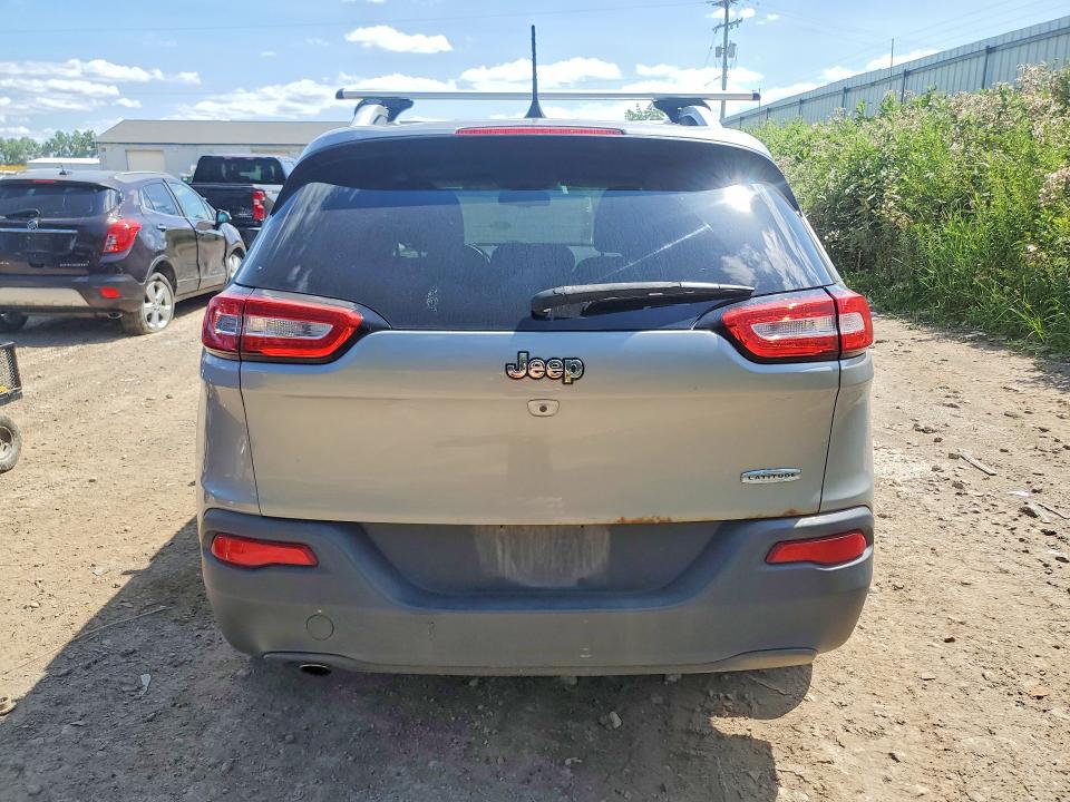 62281496 :رقم المزاد ، 1C4PJLCB4GW374225 vin ، 2016 Jeep Cherokee مزاد بيع