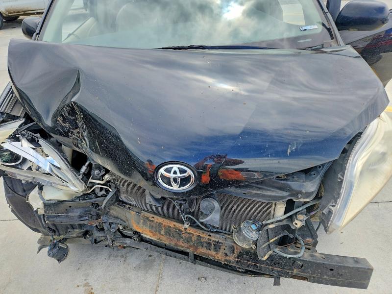 60046846 :رقم المزاد ، 5TDYK3DC2BS119591 vin ، 2011 Toyota Sienna مزاد بيع