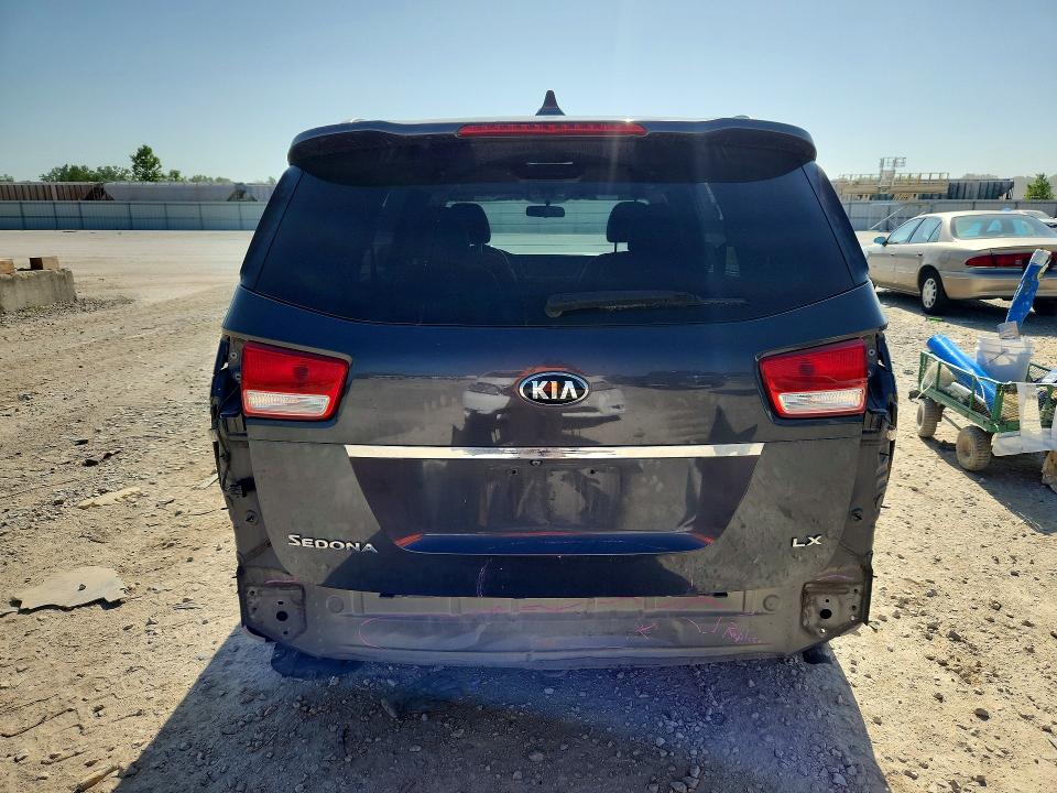 61306386 :رقم المزاد ، KNDMB5C10H6315189 vin ، 2017 Kia Sedona مزاد بيع