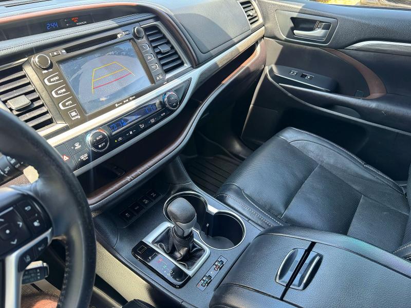 2017 Toyota Highlander მანქანა იყიდება აუქციონზე, vin: 5TDDZRFH9HS465555, აუქციონის ნომერი: 59861886
