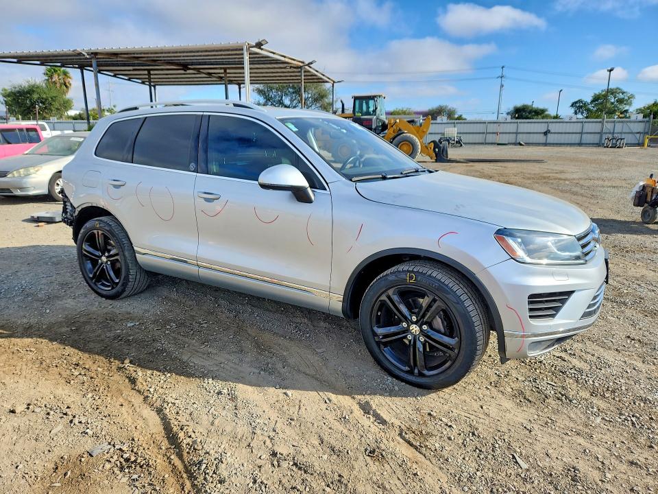 Продажа на аукционе авто 2017 Volkswagen Touareg, vin: WVGRF7BP2HD006309, номер лота: 62092056