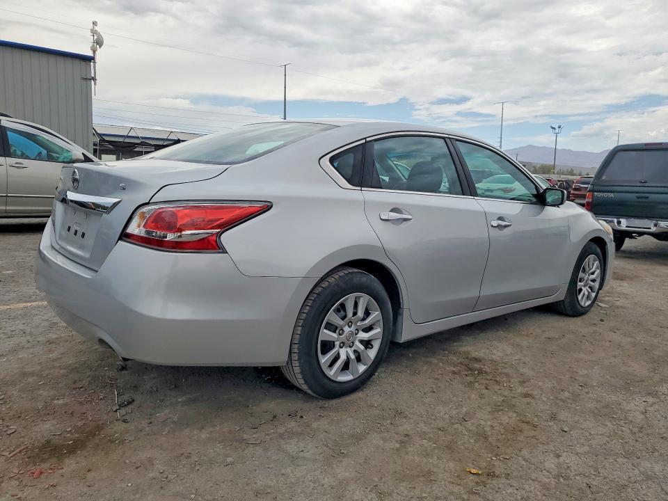 2015 Nissan Altima მანქანა იყიდება აუქციონზე, vin: 1N4AL3AP7FN370081, აუქციონის ნომერი: 61348066