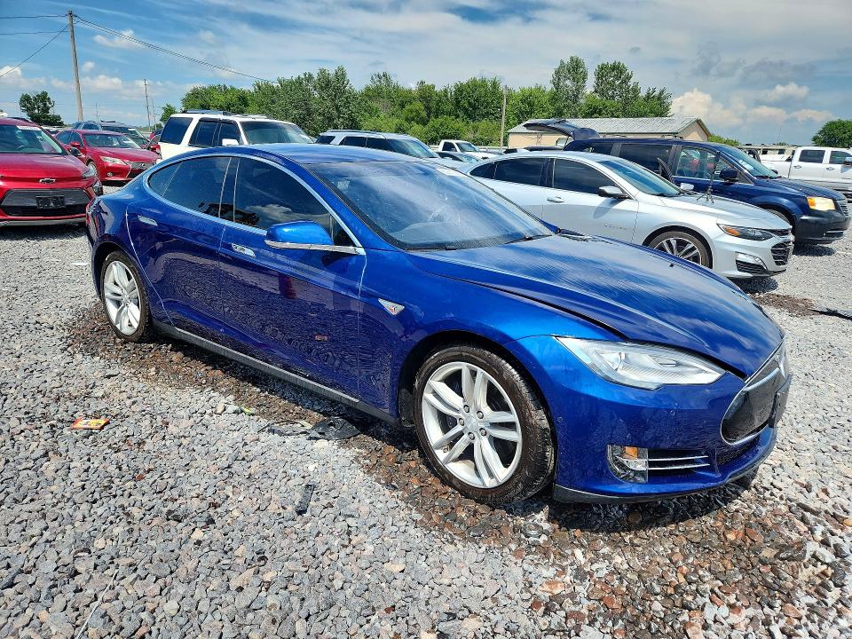 2015 Tesla Model S მანქანა იყიდება აუქციონზე, vin: 5YJSA1E29FF112327, აუქციონის ნომერი: 60917386