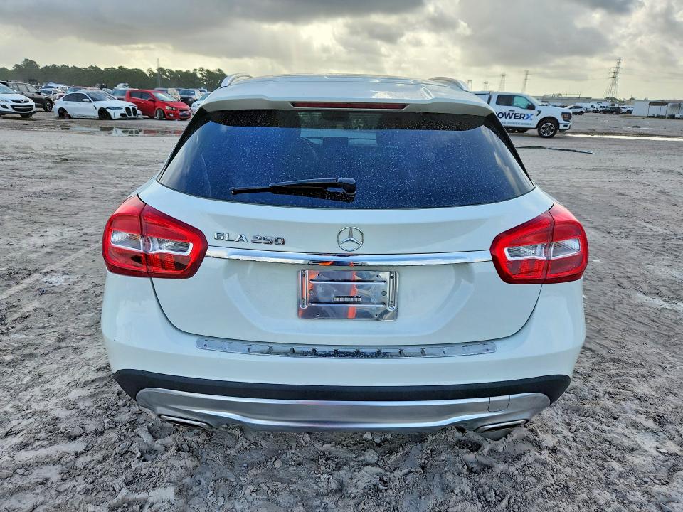 60493256 :رقم المزاد ، WDCTG4EB1GJ204511 vin ، 2016 Mercedes-benz Gla مزاد بيع