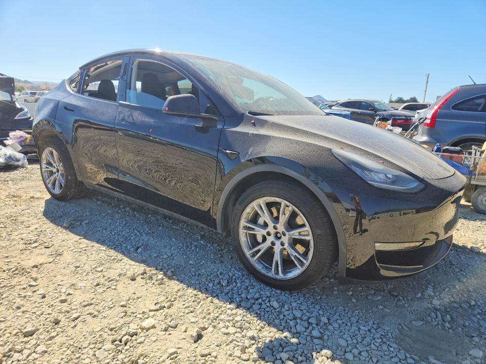 61751886 :رقم المزاد ، 7SAYGDEE7NF395171 vin ، 2022 Tesla Model Y مزاد بيع
