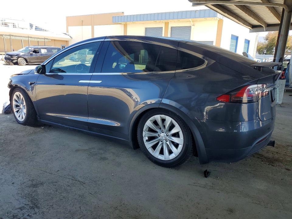 2017 Tesla Model X მანქანა იყიდება აუქციონზე, vin: 5YJXCBE27HF044392, აუქციონის ნომერი: 60775176