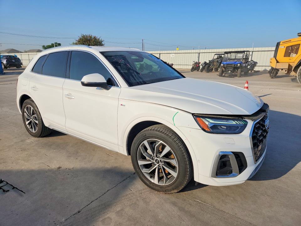 61063036 :رقم المزاد ، WA1FAAFYXN2055040 vin ، 2022 Audi Q5 مزاد بيع