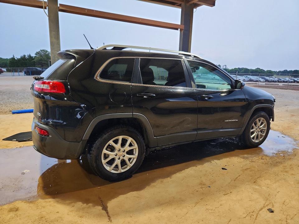 59324236 :رقم المزاد ، 1C4PJLCB3JD611421 vin ، 2018 Jeep Cherokee مزاد بيع