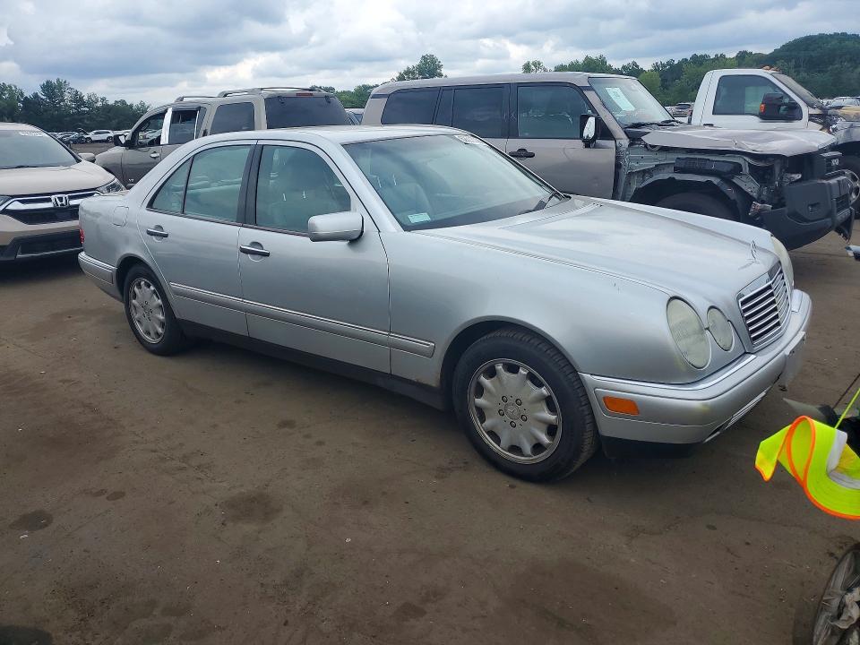 1996 Mercedes-benz E მანქანა იყიდება აუქციონზე, vin: WDBJF55F5TJ013532, აუქციონის ნომერი: 62653026