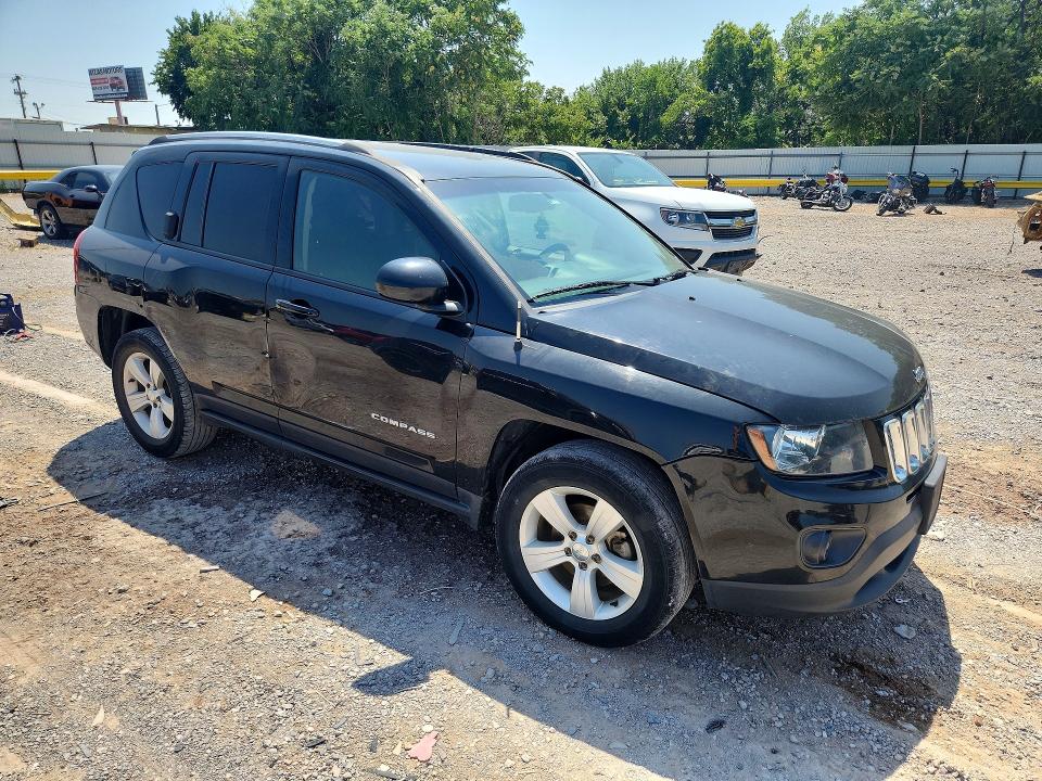 61228206 :رقم المزاد ، 1C4NJDEB0HD191556 vin ، 2017 Jeep Compass مزاد بيع