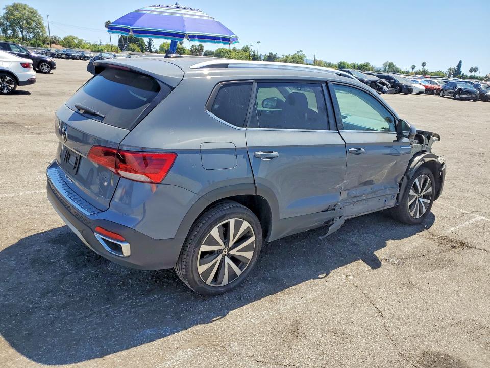 61902626 :رقم المزاد ، 3VVSX7B2XPM302755 vin ، 2023 Volkswagen Taos مزاد بيع