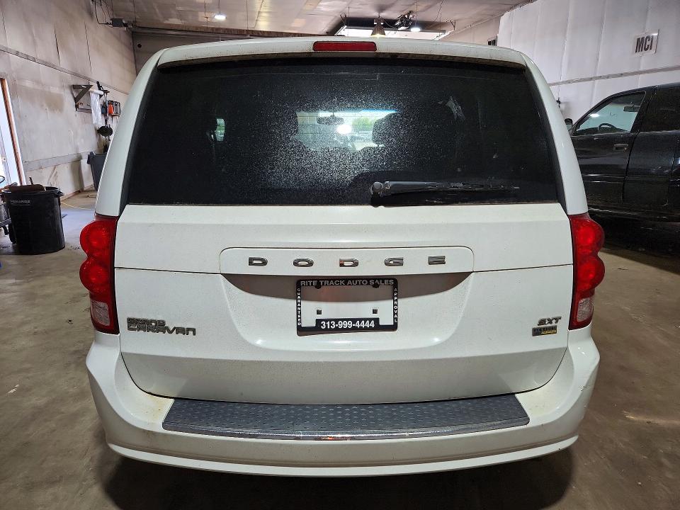 59331806 :رقم المزاد ، 2C4RDGBG2FR585385 vin ، 2015 Dodge Grand Caravan مزاد بيع
