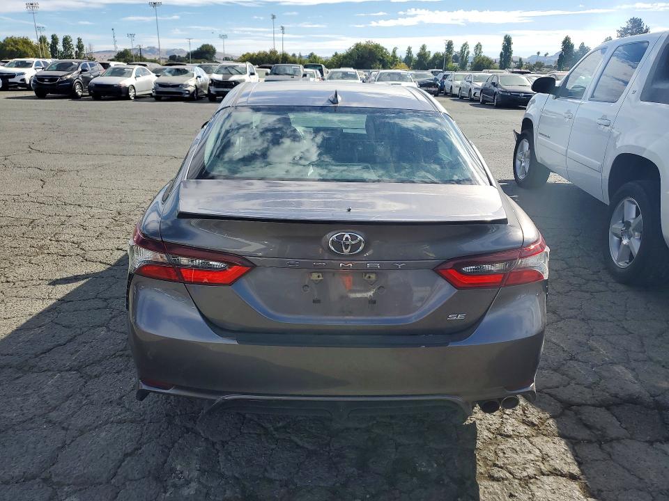 2021 Toyota Camry მანქანა იყიდება აუქციონზე, vin: 4T1G11AK4MU545873, აუქციონის ნომერი: 61997806