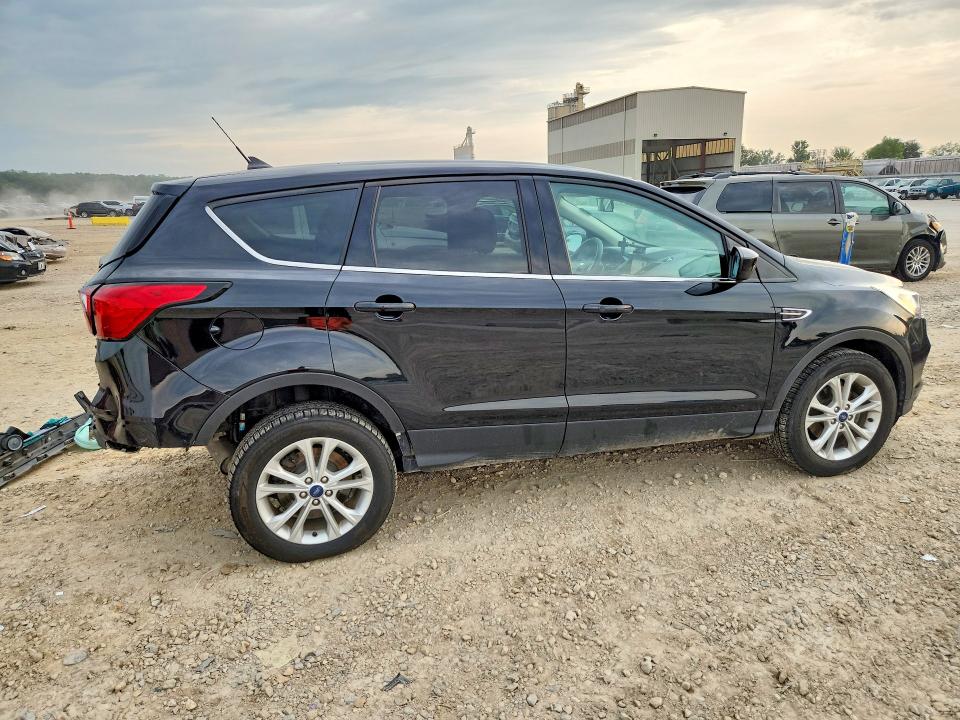 62716356 :رقم المزاد ، 1FMCU0GD6KUA16480 vin ، 2019 Ford Escape مزاد بيع