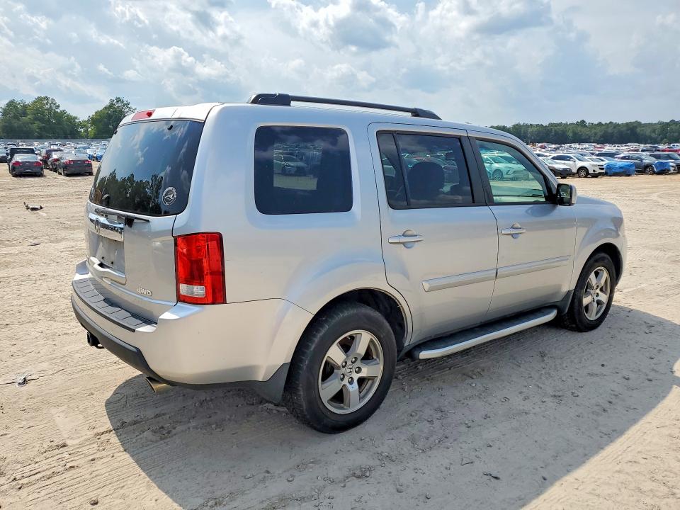 63361306 :رقم المزاد ، 5FNYF4H57BB075937 vin ، 2011 Honda Pilot مزاد بيع