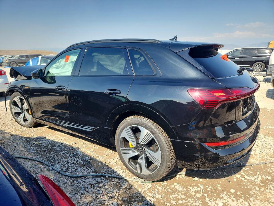 60077326 :رقم المزاد ، WA1LAAGE5NB028707 vin ، 2022 Audi E-tron مزاد بيع