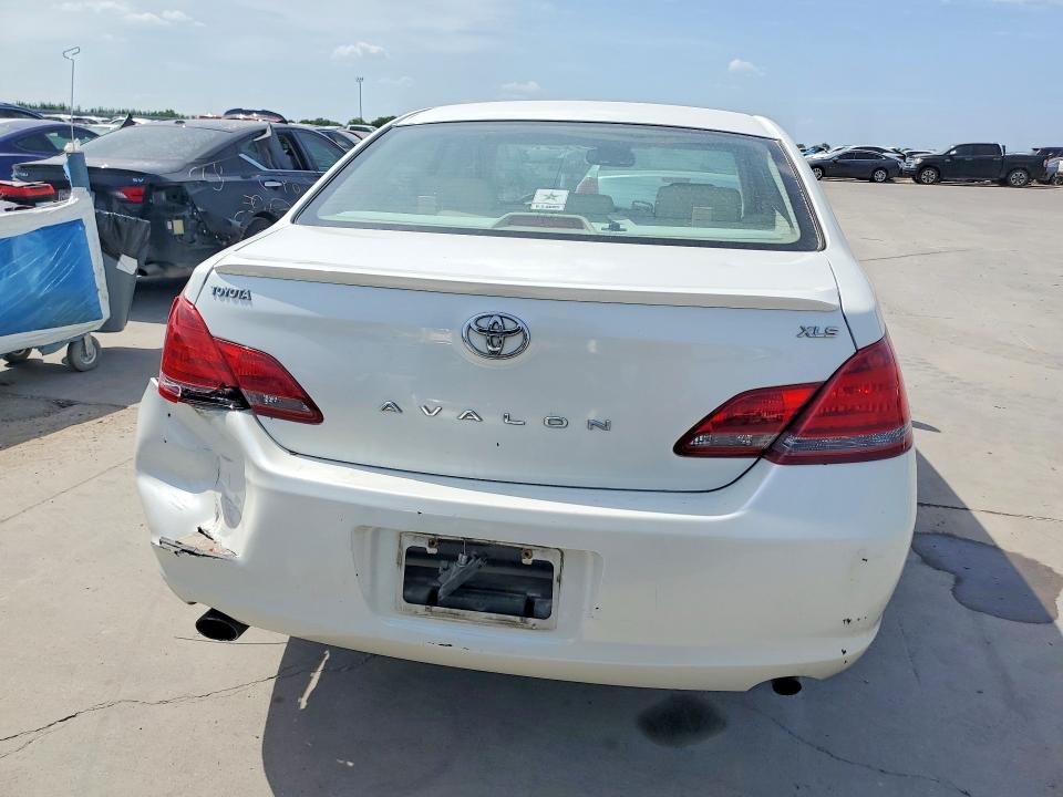 62694736 :رقم المزاد ، 4T1BK36B38U315209 vin ، 2008 Toyota Avalon مزاد بيع