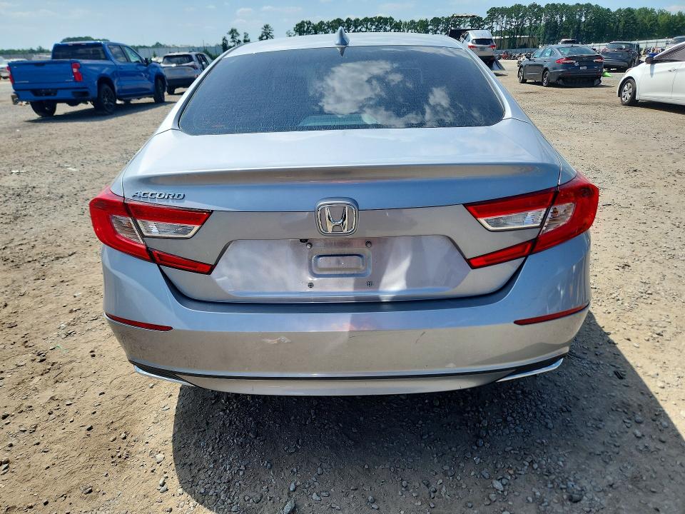 Продажа на аукционе авто 2018 Honda Accord, vin: 1HGCV1F18JA040831, номер лота: 61396386