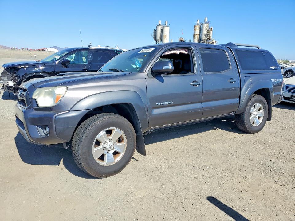 61417046 :رقم المزاد ، 5TFLU4EN7FX128233 vin ، 2015 Toyota Tacoma مزاد بيع