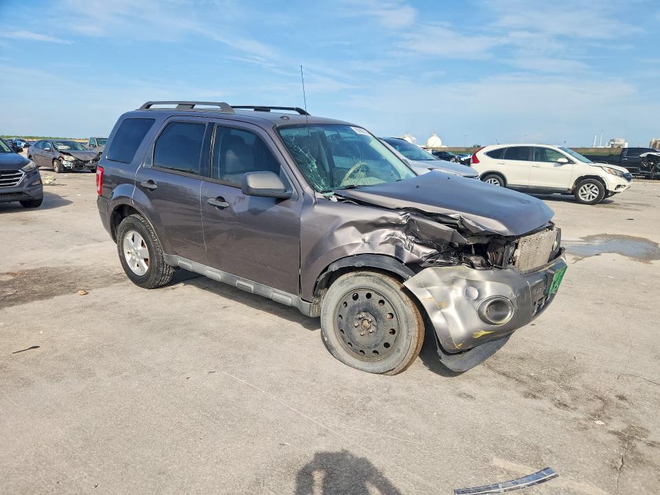 2010 Ford Escape მანქანა იყიდება აუქციონზე, vin: 1FMCU0DG2AKC42685, აუქციონის ნომერი: 60990216