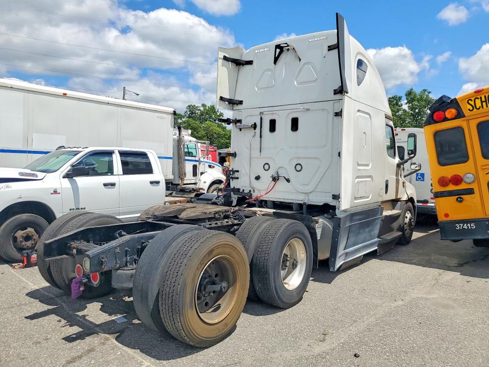 60359826 :رقم المزاد ، 1FUJHHDR8KLKE3680 vin ، 2019 Freightliner Cascadia 126 مزاد بيع