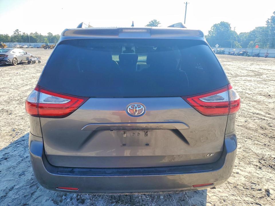 61120406 :رقم المزاد ، 5TDKZ3DCXJS953253 vin ، 2018 Toyota Sienna مزاد بيع