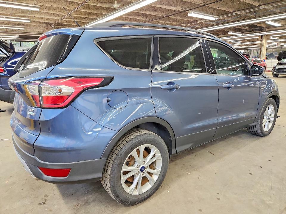 Продаж на аукціоні авто 2018 Ford Escape, vin: 1FMCU0GD8JUA03857, номер лоту: 61370286