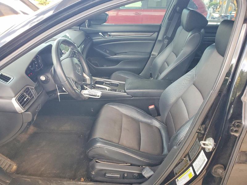 61612876 :رقم المزاد ، 1HGCV1F35JA068779 vin ، 2018 Honda Accord مزاد بيع