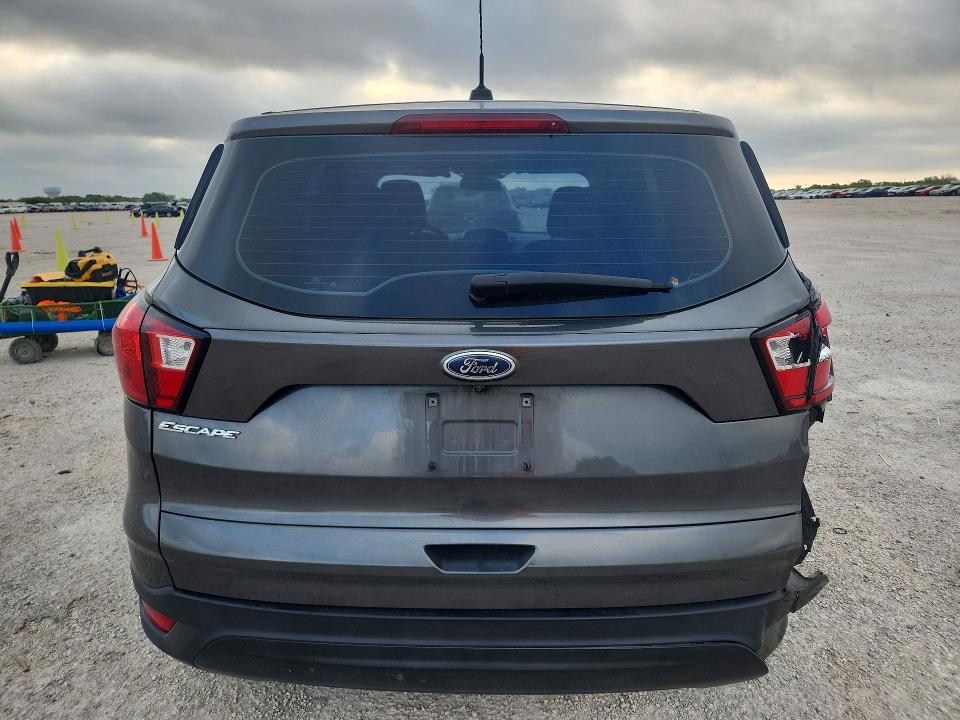 63130926 :رقم المزاد ، 1FMCU0F76KUA34196 vin ، 2019 Ford Escape مزاد بيع