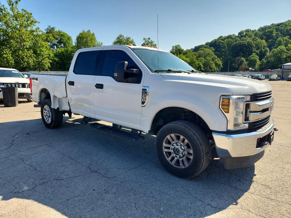 61393046 :رقم المزاد ، 1FT7W2B63JEC88613 vin ، 2018 Ford F250 مزاد بيع