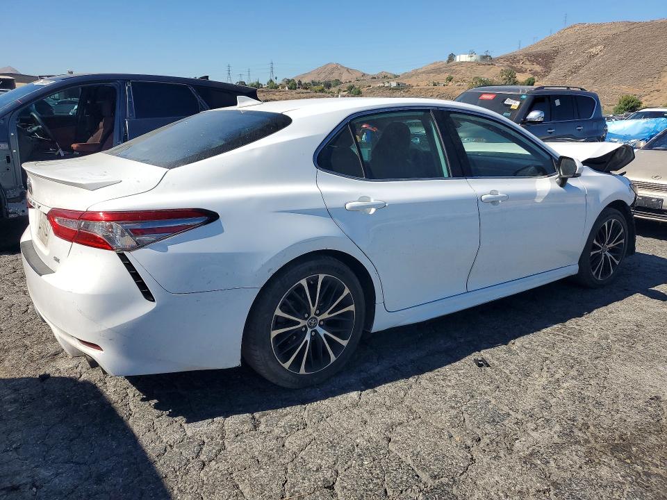 60273296 :رقم المزاد ، 4T1B11HK1KU843634 vin ، 2019 Toyota Camry مزاد بيع