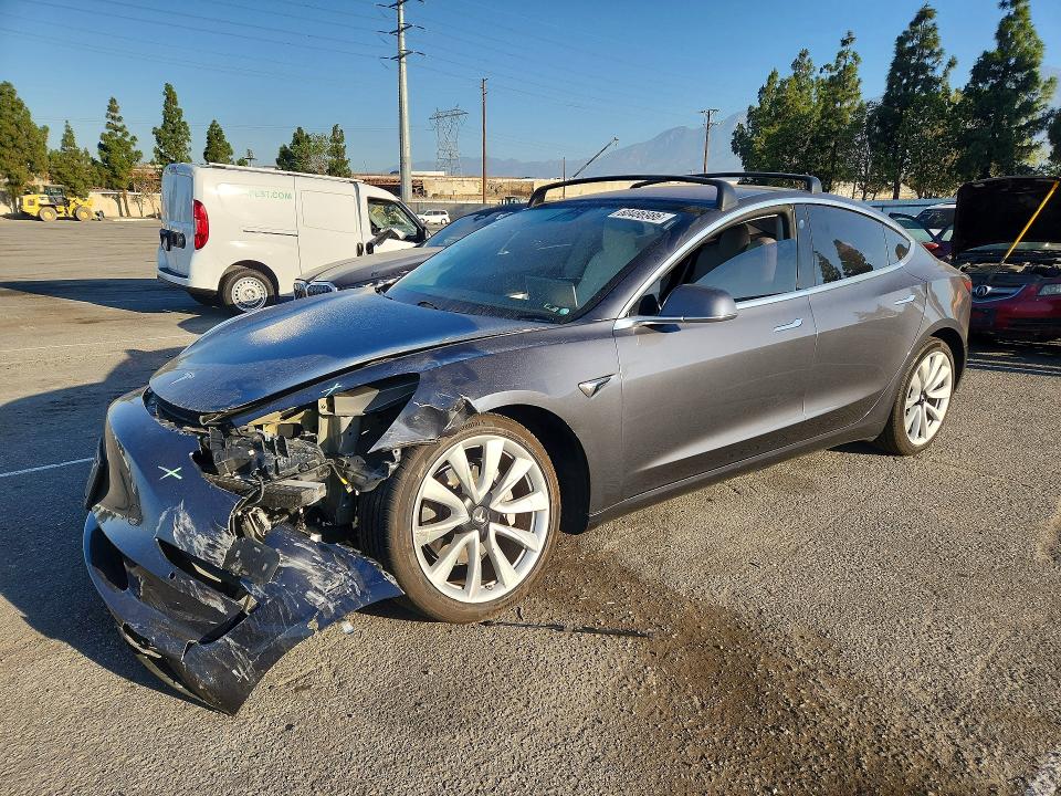 60486986 :رقم المزاد ، 5YJ3E1EA7JF169148 vin ، 2018 Tesla Model 3 مزاد بيع