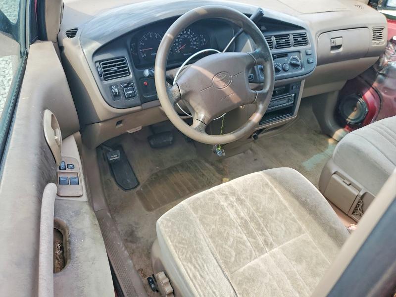 1998 Toyota Sienna მანქანა იყიდება აუქციონზე, vin: 4T3ZF13C3WU051627, აუქციონის ნომერი: 62727156