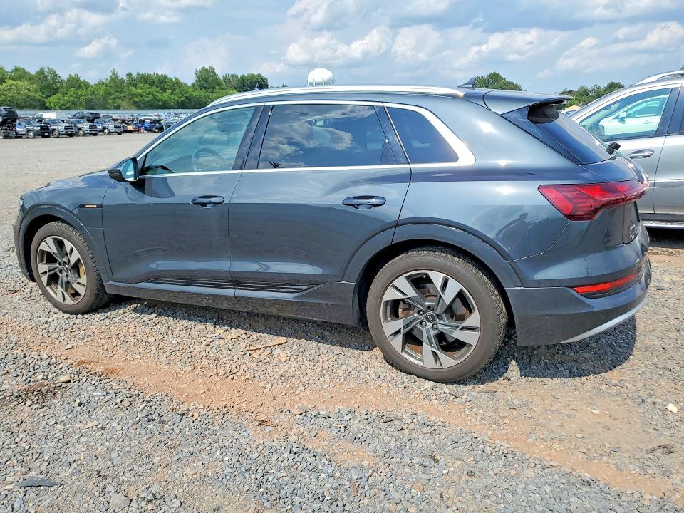 2021 Audi E-tron მანქანა იყიდება აუქციონზე, vin: WA1AAAGEXMB015215, აუქციონის ნომერი: 59686946