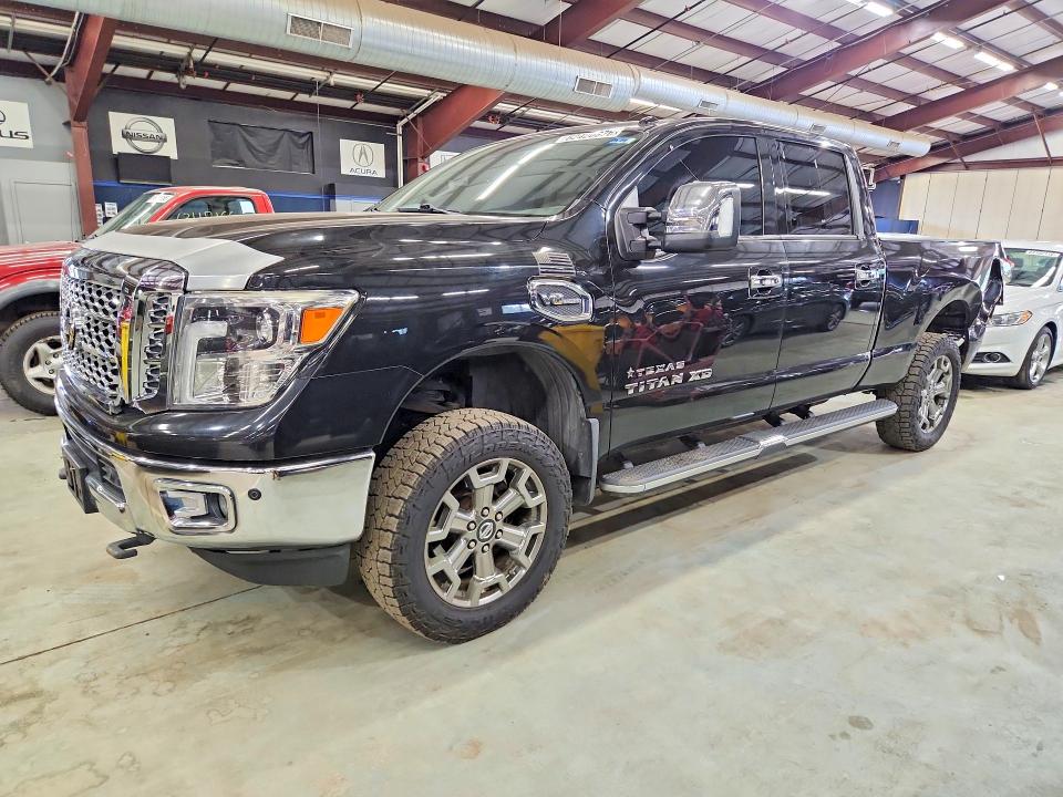 62420876 :رقم المزاد ، 1N6AA1F48HN561026 vin ، 2017 Nissan Titan Xd مزاد بيع