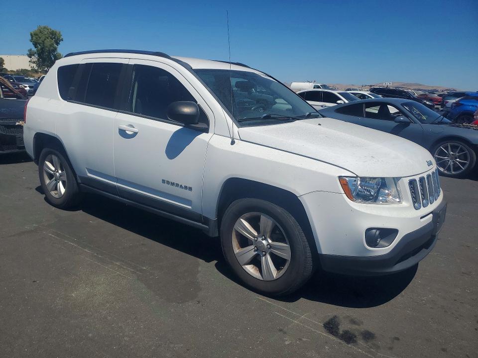 61338616 :رقم المزاد ، 1J4NT1FA2BD195592 vin ، 2011 Jeep Compass مزاد بيع