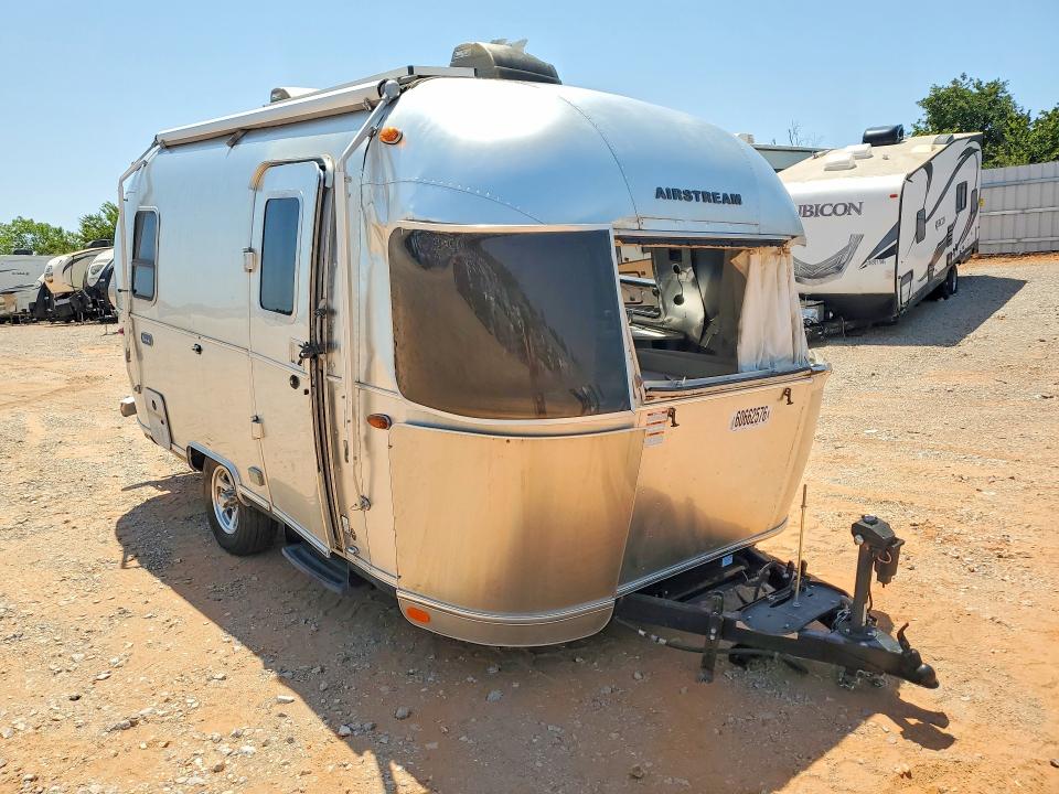 60662576 :رقم المزاد ، 1STCMAA11MJ557385 vin ، 2021 Airstream Camper مزاد بيع