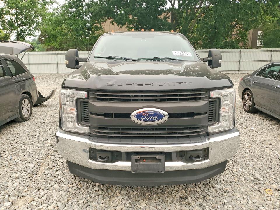 60560196 :رقم المزاد ، 1FTBF2B63HEE77007 vin ، 2017 Ford F250 مزاد بيع